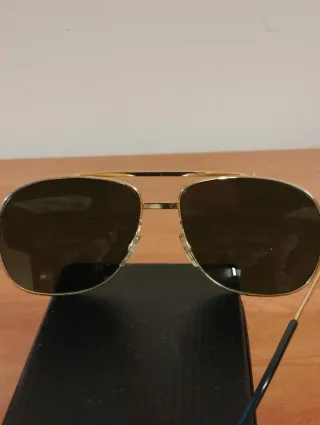 Gafas de sol aviador doradas y verdes