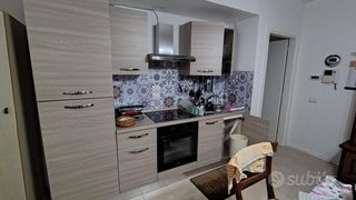 Cucina lineare completa di elettrodomestici