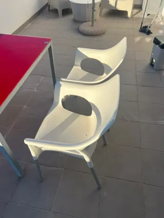 Juego de 2 sillas de plástico blancas