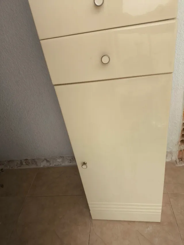 Mueble de baño crema