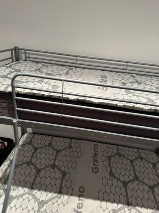 Litera metálica gris