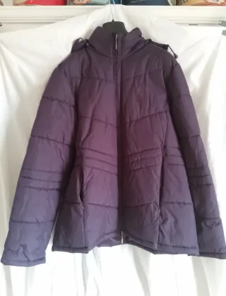 Piumino melanzana con cappuccio