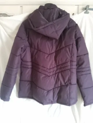 Piumino melanzana con cappuccio