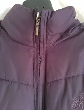 Piumino melanzana con cappuccio