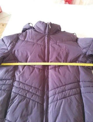 Piumino melanzana con cappuccio