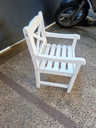 Silla infantil de madera blanca con cojin reversib
