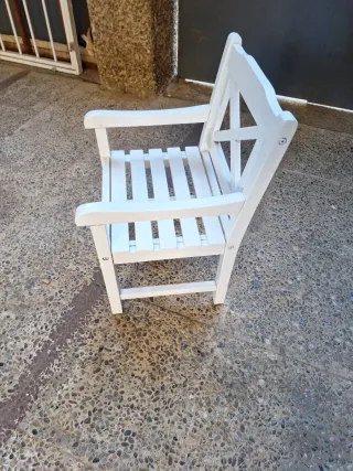 Silla infantil de madera blanca con cojin reversib