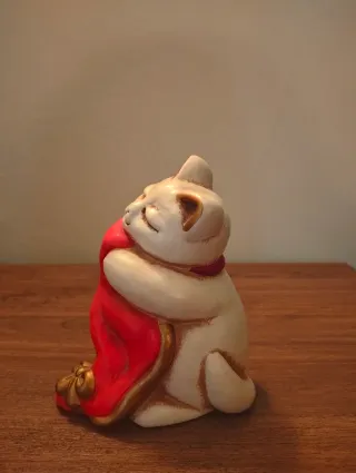 Gatto con coperta rossa thun