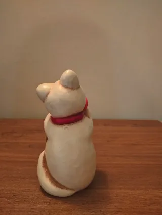 Gatto con coperta rossa thun