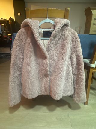 Chaquetón pelo rosa Stradivarius Talla M