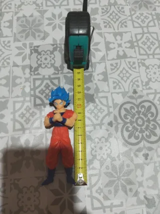 4 Figuras Dragon Ball Z: regalo cromos de Goku.