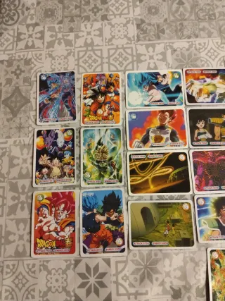 4 Figuras Dragon Ball Z: regalo cromos de Goku.