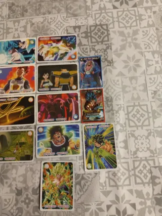 4 Figuras Dragon Ball Z: regalo cromos de Goku.