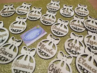 Sferette in legno con nomi personalizzati