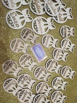 Sferette in legno con nomi personalizzati