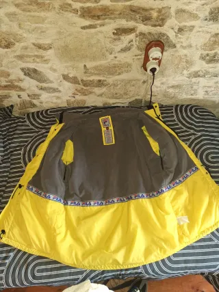 Chaqueta Fila Alpine Negra y Amarilla