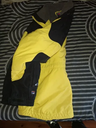 Chaqueta Fila Alpine Negra y Amarilla