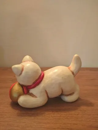 Gatto con palla thun