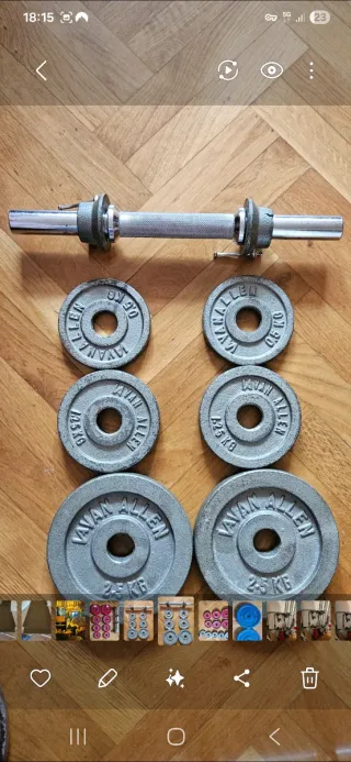 Mancuerna y discos de pesas.