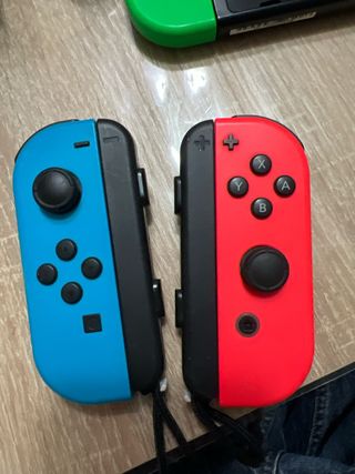 NintendoSwitch/Accesorios + Mario Wonder +2 JoyCon