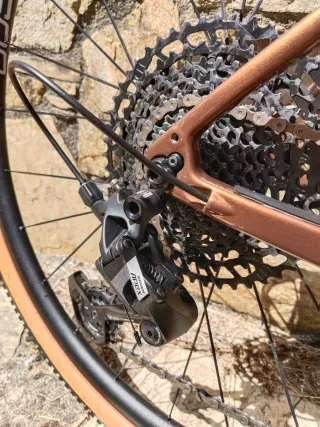 Bici Gravel FOCUS Atlas 8.9 Carbono