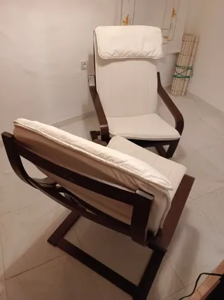 2 Mecedoras de madera y tela