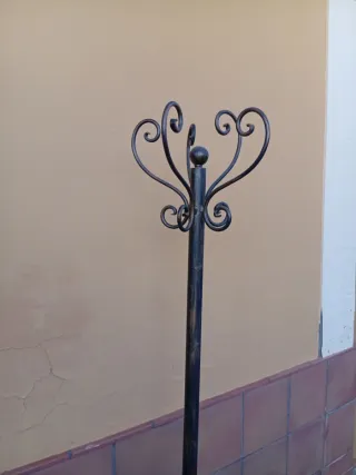 Perchero de forja estilo bronce