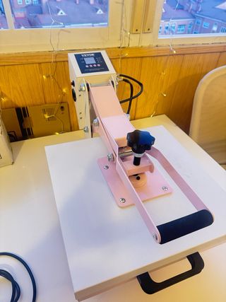 Máquina de prensa de calor multifuncional.