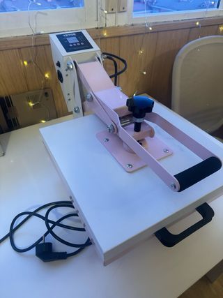 Máquina de prensa de calor multifuncional.