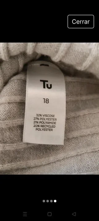 Chaqueta gris con etiqueta
