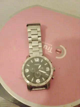 Reloj Fossil plateado y negro