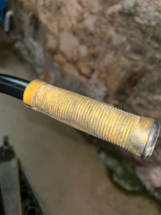 Patinete Albott dorado y negro