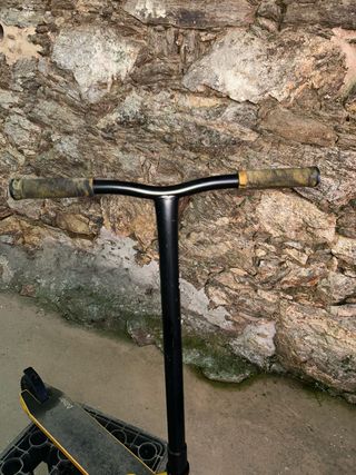 Patinete Albott dorado y negro