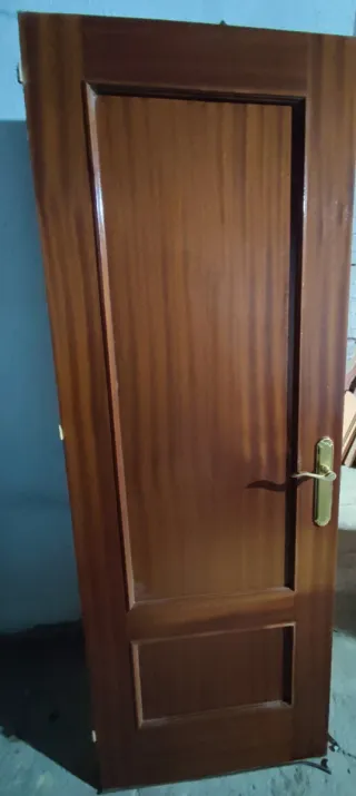 Puerta de madera interior