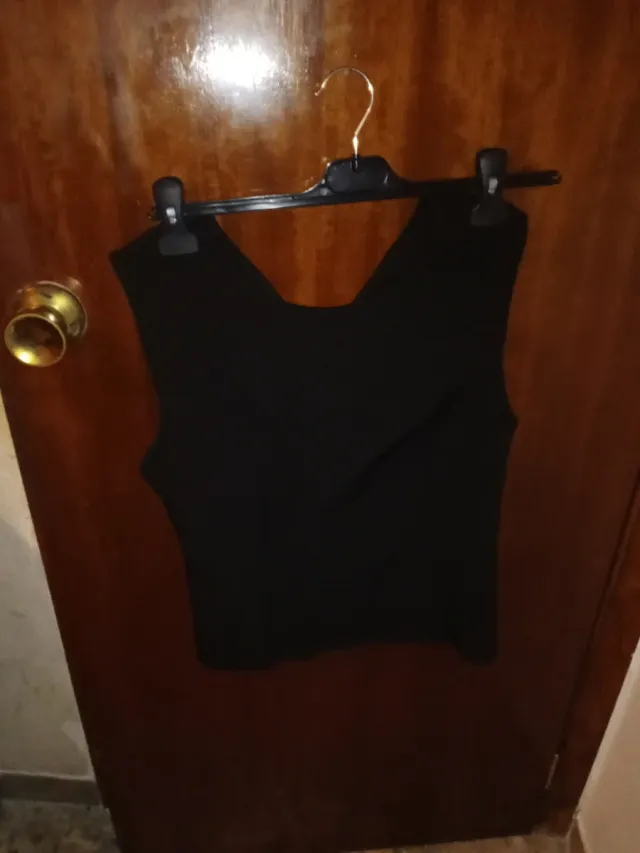 Top negro sin mangas