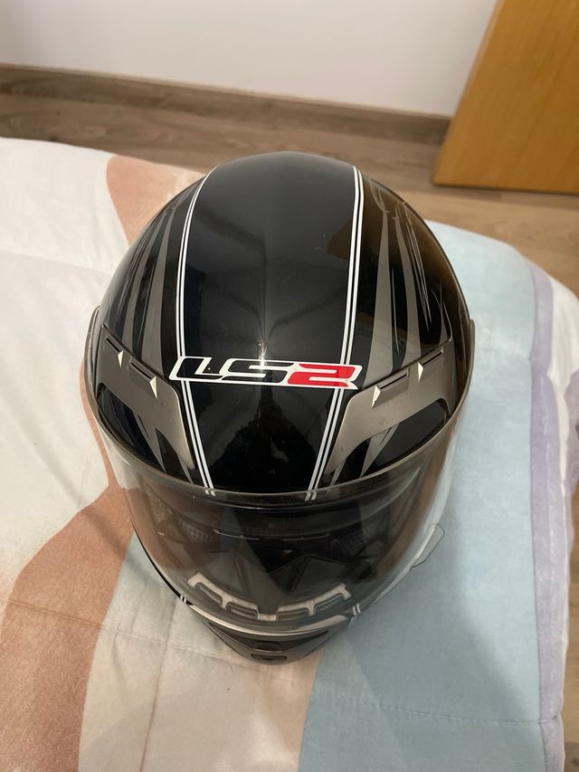 Casco de moto LS2 negro. talla S.