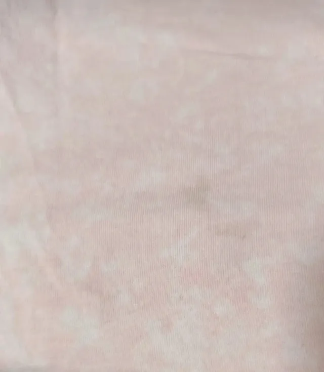 Camiseta rosa con estampado de llamas