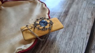 Spilla vintage con cristallo azzurro e marcassiti
