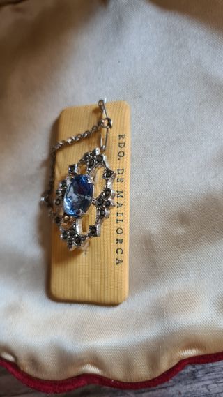 Spilla vintage con cristallo azzurro e marcassiti