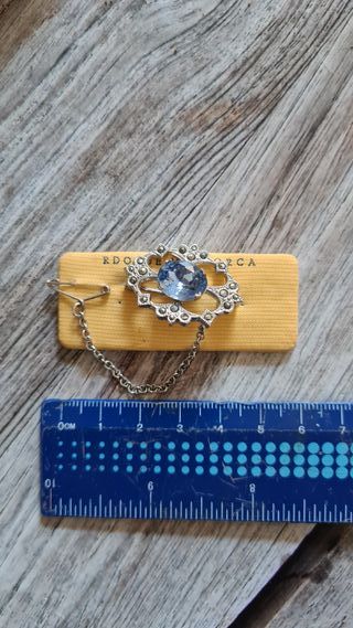 Spilla vintage con cristallo azzurro e marcassiti