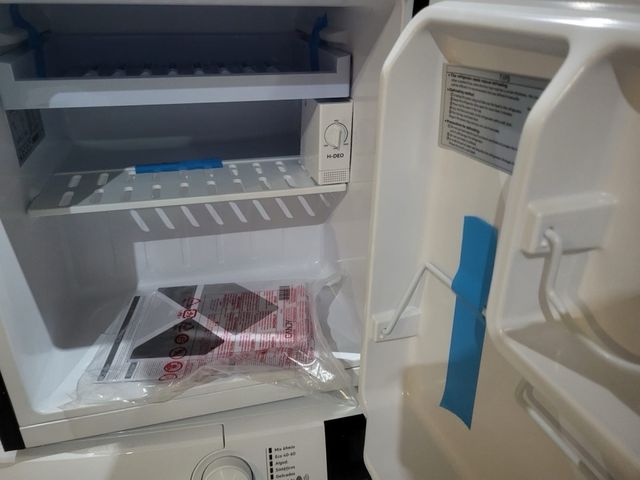 Mini nevera Candy sin usar