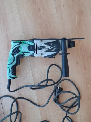 Taladro percutor profesional Hitachi