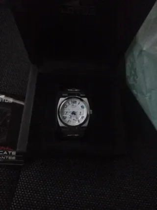 Reloj Lotus Plata y Blanco