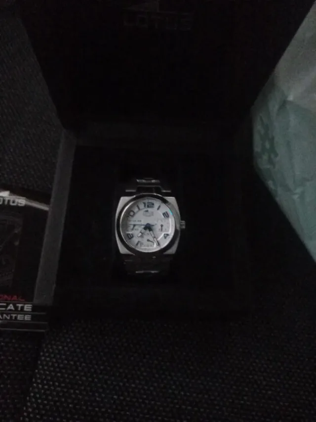 Reloj Lotus Plata y Blanco