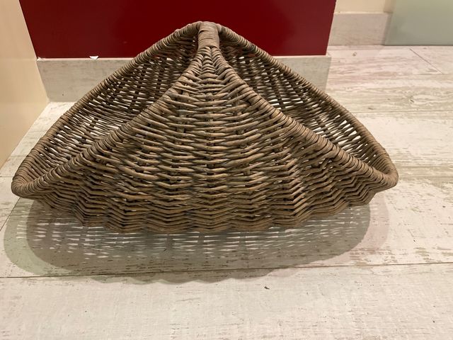 Cesta de mimbre para prensa