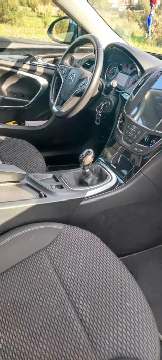 65.000 kms.Opel Insignia 2015 Sport Tourer 2.0 CDT