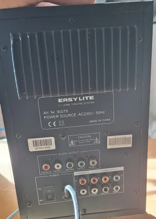 3 Altavoces Aiwa para Home Cinema. 2 minicadena