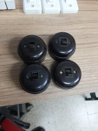 Lote 4 interruptores superficie antiguos