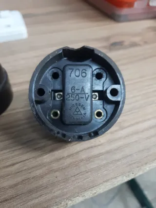 Lote 4 interruptores superficie antiguos