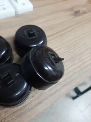 Lote 4 interruptores superficie antiguos